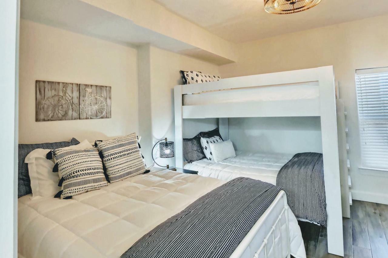 Barefoot Bliss - Beachfront Condo - Sleeps 12 Panama City Beach Exteriör bild