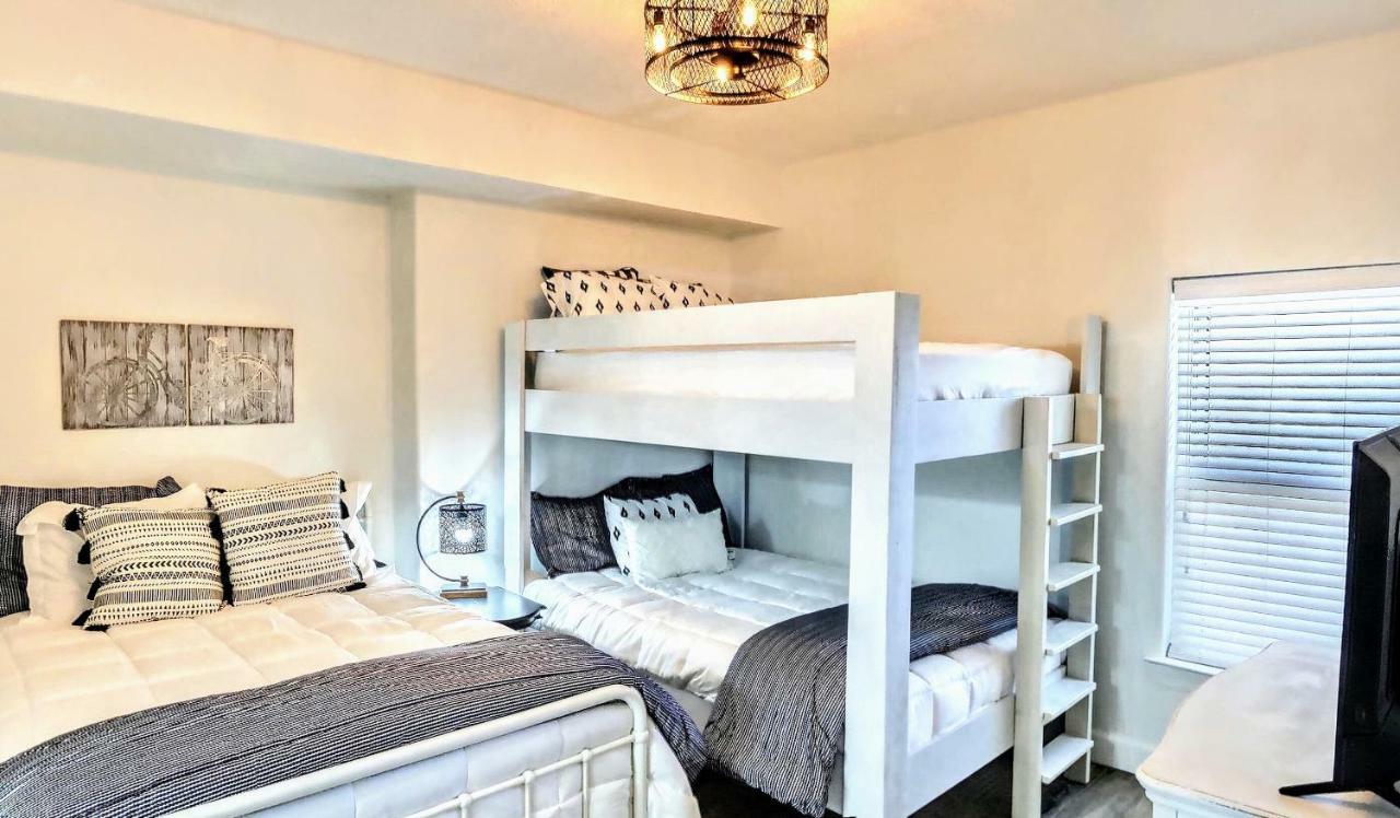 Barefoot Bliss - Beachfront Condo - Sleeps 12 Panama City Beach Exteriör bild